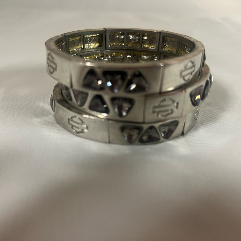 Harley Davidson Silver Geometric Bangle Set
Stretch stackables